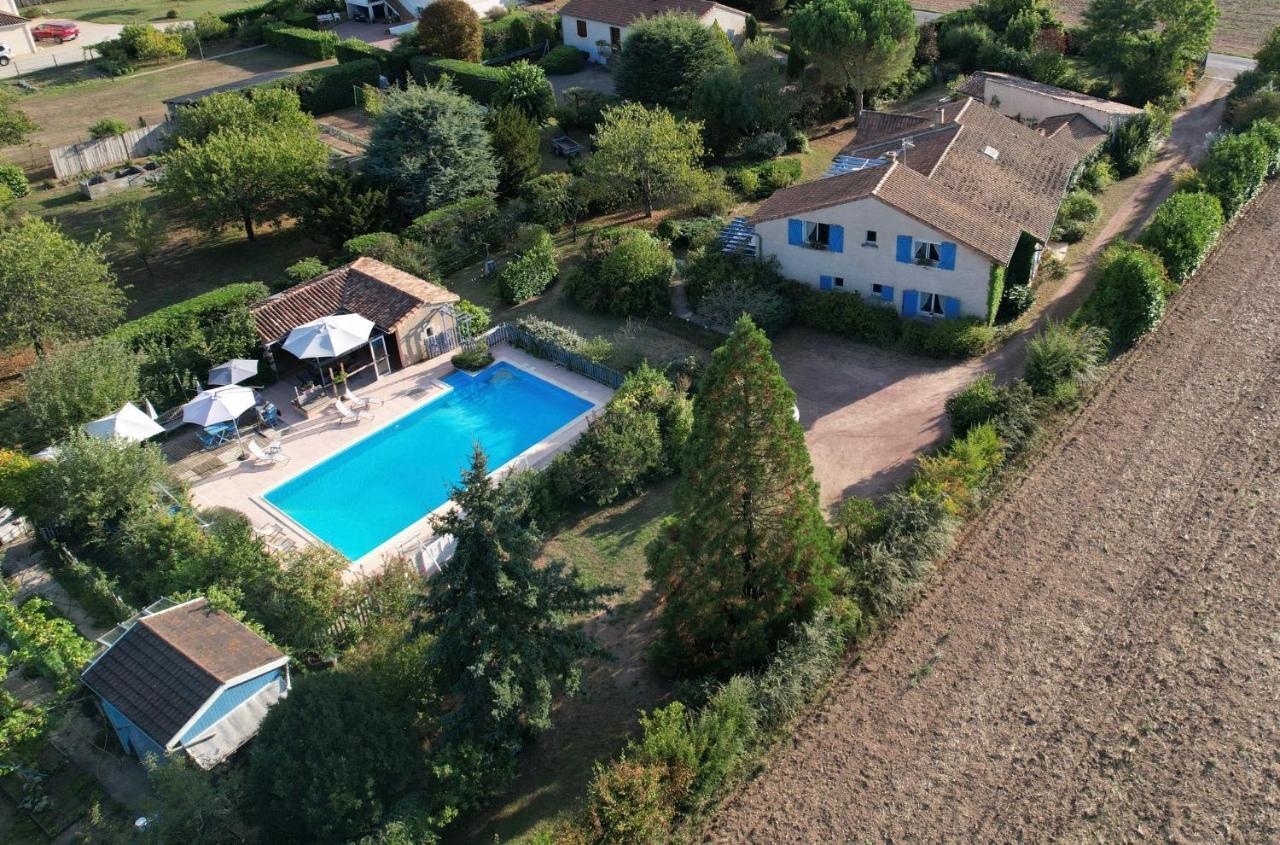 Les Pierres Blanches Bed & Breakfast Bonneuil-Matours Exterior photo