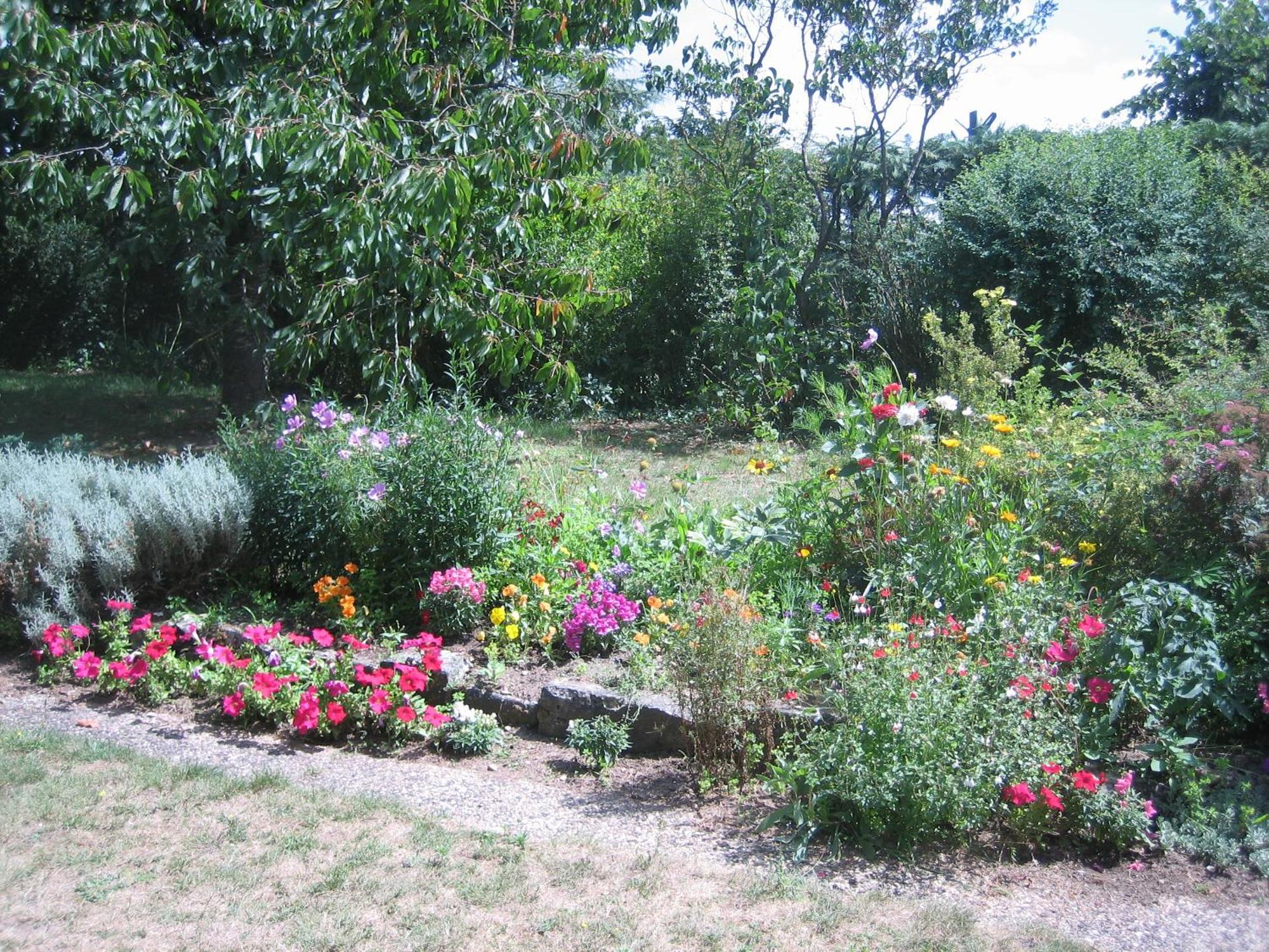 Les Pierres Blanches Bed & Breakfast Bonneuil-Matours Exterior photo