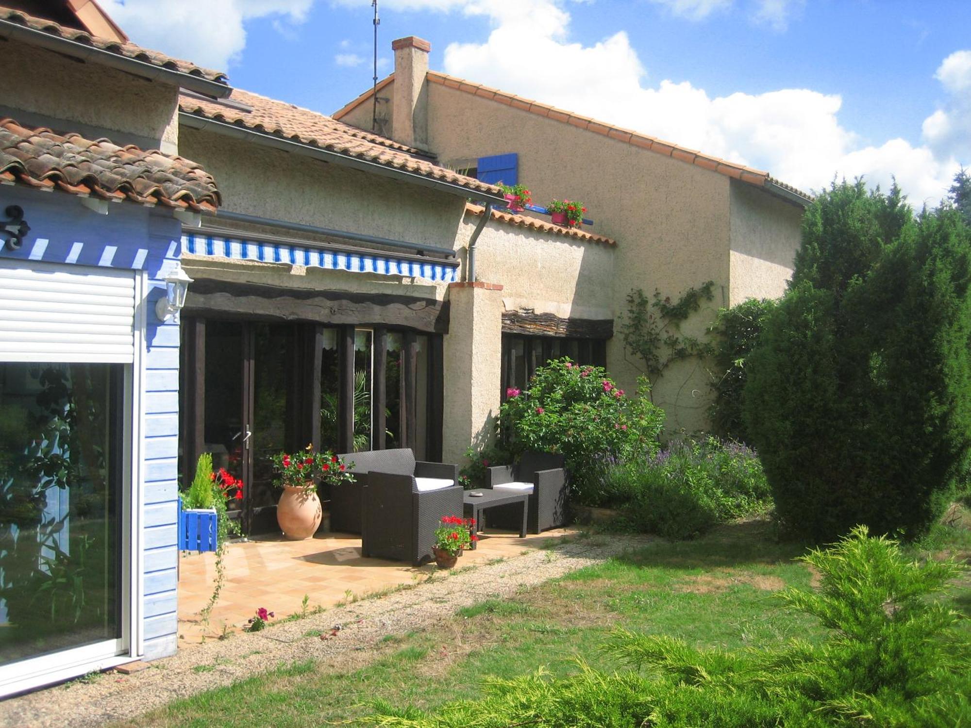 Les Pierres Blanches Bed & Breakfast Bonneuil-Matours Exterior photo